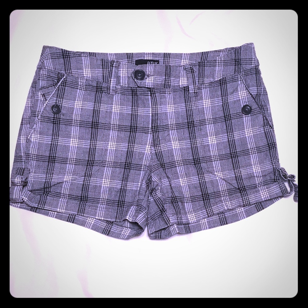 a.n.a. Plaid shorts. Size 6.
